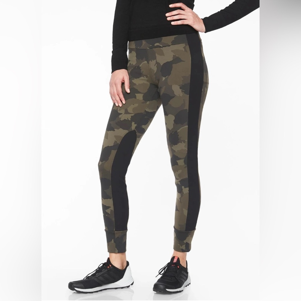 Athleta Women’s Medium Green‎ Camo Essex Hybrid Tight Leggings Pull On Pockets